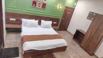 Deluxe Room (AC) | Living area