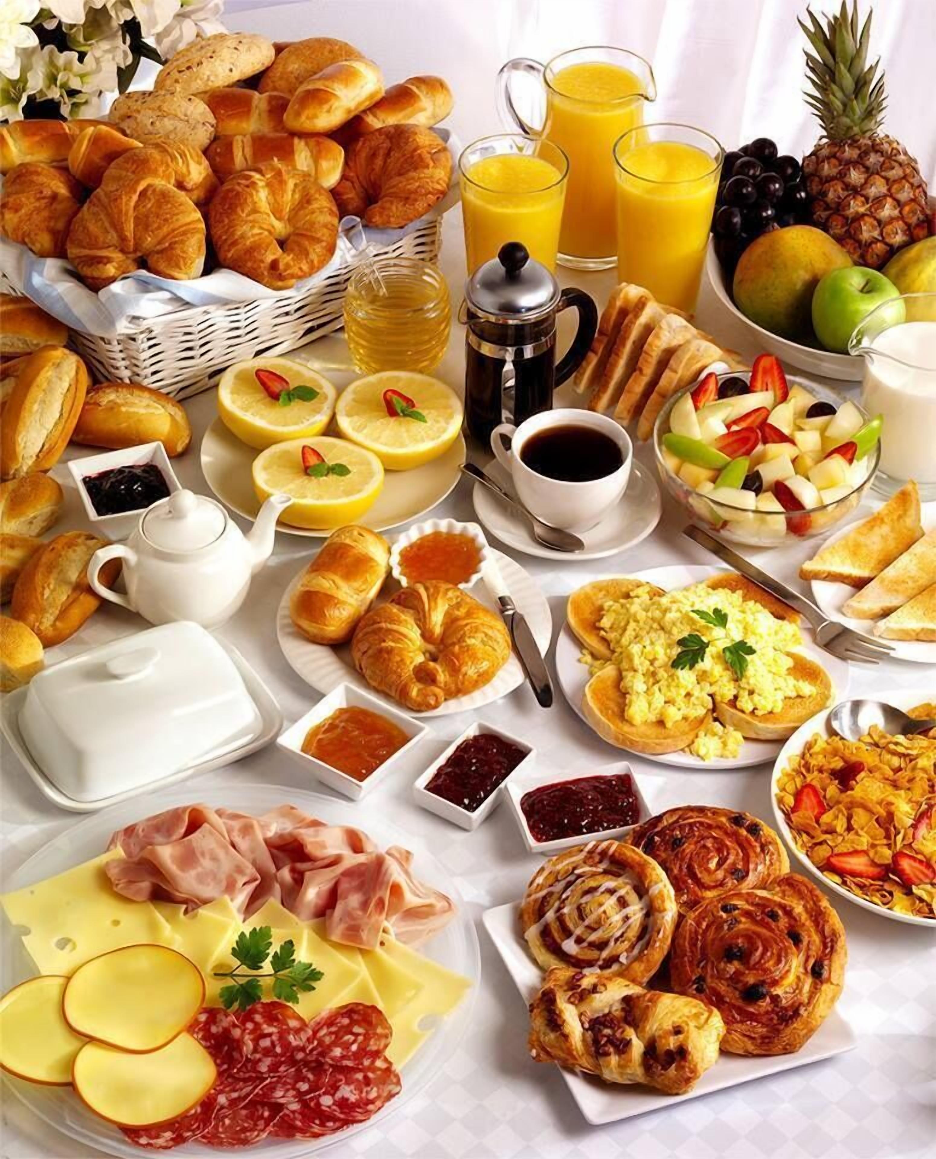 Free daily continental breakfast