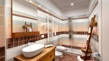 Deluxe Room, Garden View | Minibar, in-room safe, individually decorated, desk