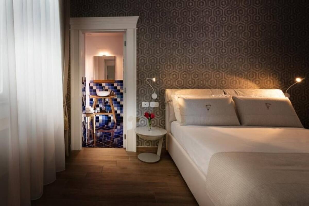 Deluxe Double Room, Garden View | Minibar, in-room safe, desk, blackout curtains