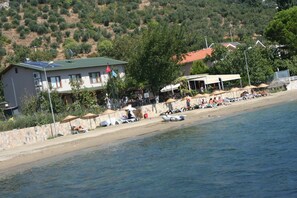 Beach - Yelkovan Ada Evi (Marmara)