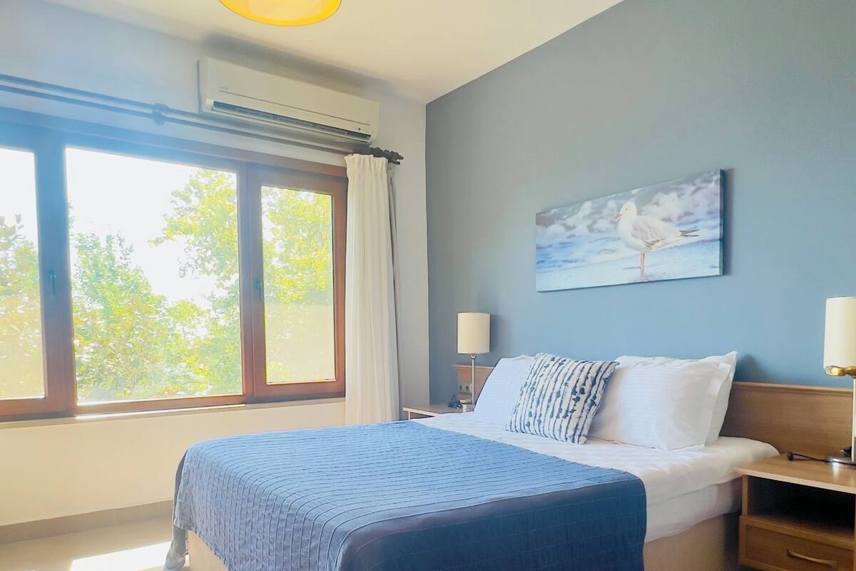 Apartment, 1 Bedroom, Sea View | Desk, laptop workspace