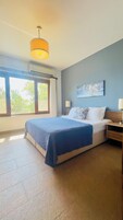 Apartamento, 1 habitación, vistas al mar | Escritorio y espacio para trabajar con un portátil