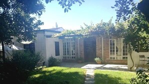 Front of property - Damarakloof farm cottage (Stellenbosch)