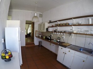 Cottage, Multiple Beds, Garden View | Shared kitchen facilities | Full-size fridge, microwave