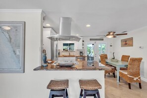 House, 2 Bedrooms | Private kitchen