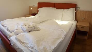 Double Room | In-room safe, desk, cribs/infant beds, bed sheets
