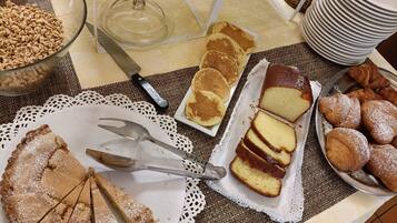 Free daily buffet breakfast