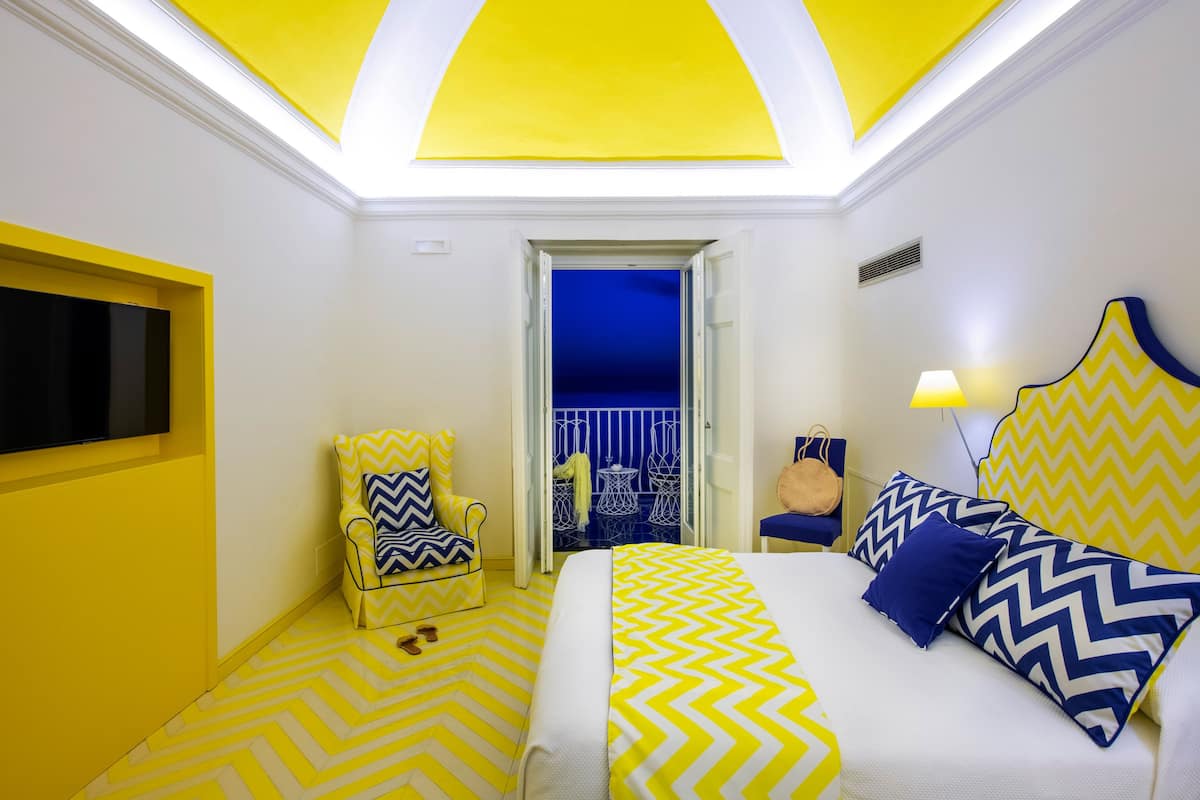 Deluxe Süit, Deniz Manzaralı | Minibar, odada kasa, masa, güneşlik/perde