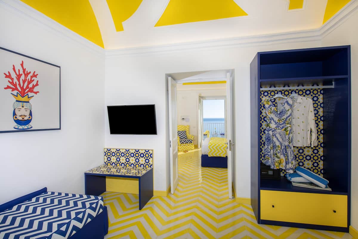 Deluxe Süit, Deniz Manzaralı | Minibar, odada kasa, masa, güneşlik/perde