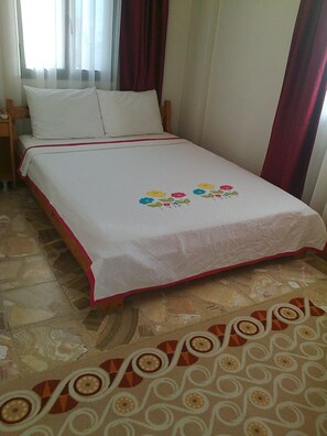 Chambre Double Classique, vue jardin | Lits pliants/supplémentaires, Wi-Fi gratuit, draps fournis