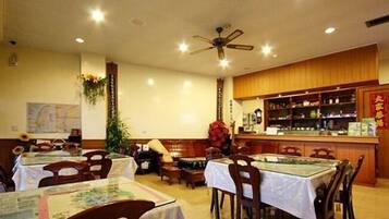 Free daily self-serve breakfast