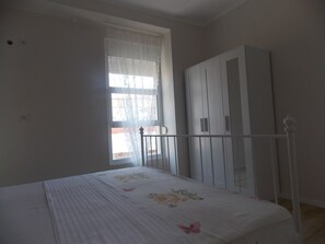 Appartamento, 1 camera da letto | Una scrivania, insonorizzazione, ferro/asse da stiro, Wi-Fi gratuito