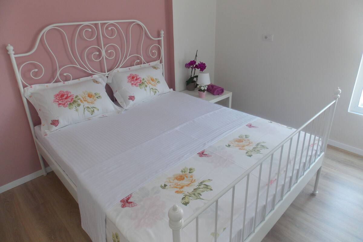 Appartamento Superior | Una scrivania, insonorizzazione, ferro/asse da stiro, Wi-Fi gratuito