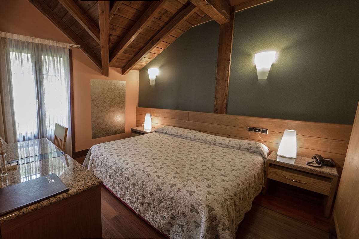Habitación doble | Caja de seguridad en la habitación, cunas gratuitas y camas extra