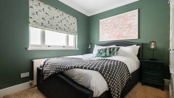 House (6 Bedrooms) | 6 bedrooms, iron/ironing board, free WiFi, bed sheets