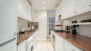 House (6 Bedrooms) | Private kitchen | Fridge, microwave, oven, dishwasher