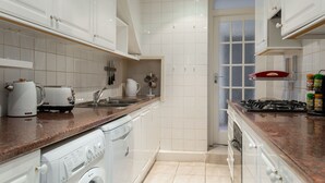 House (6 Bedrooms) | Private kitchen