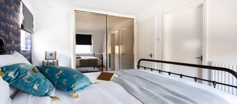 The Kensington Palace Mews - Bright & Modern 6bdr House With Parking Space