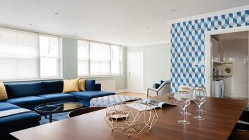 House (6 Bedrooms) | In-room dining