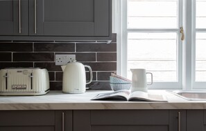 Apartment (2 Bedrooms) | Private kitchen - The Oxford Loft - Central & Modern 2bdr Hidden Gem (Oxford)