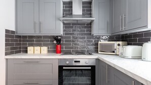 Apartment (2 Bedrooms) | Private kitchen - The Oxford Loft - Central & Modern 2bdr Hidden Gem (Oxford)
