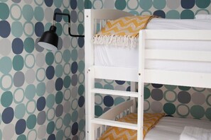 4 bedrooms, desk, free WiFi, bed sheets