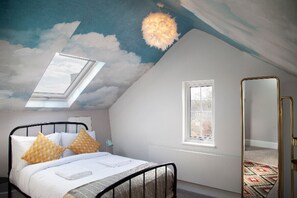 4 bedrooms, desk, free WiFi, bed sheets