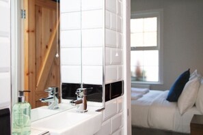 4 chambres, bureau, accĂšs au Wi-Fi (inclus), literie fournie