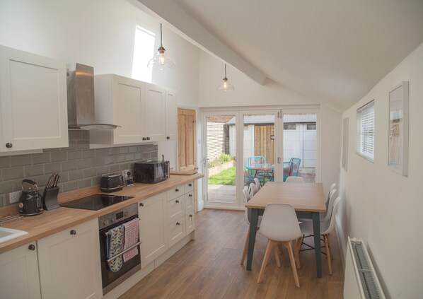 Maison (4 Bedrooms) | Cuisine privée | Réfrigérateur dans les aires communes