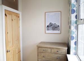 House (4 Bedrooms) | 4 bedrooms, desk, free WiFi, bed sheets