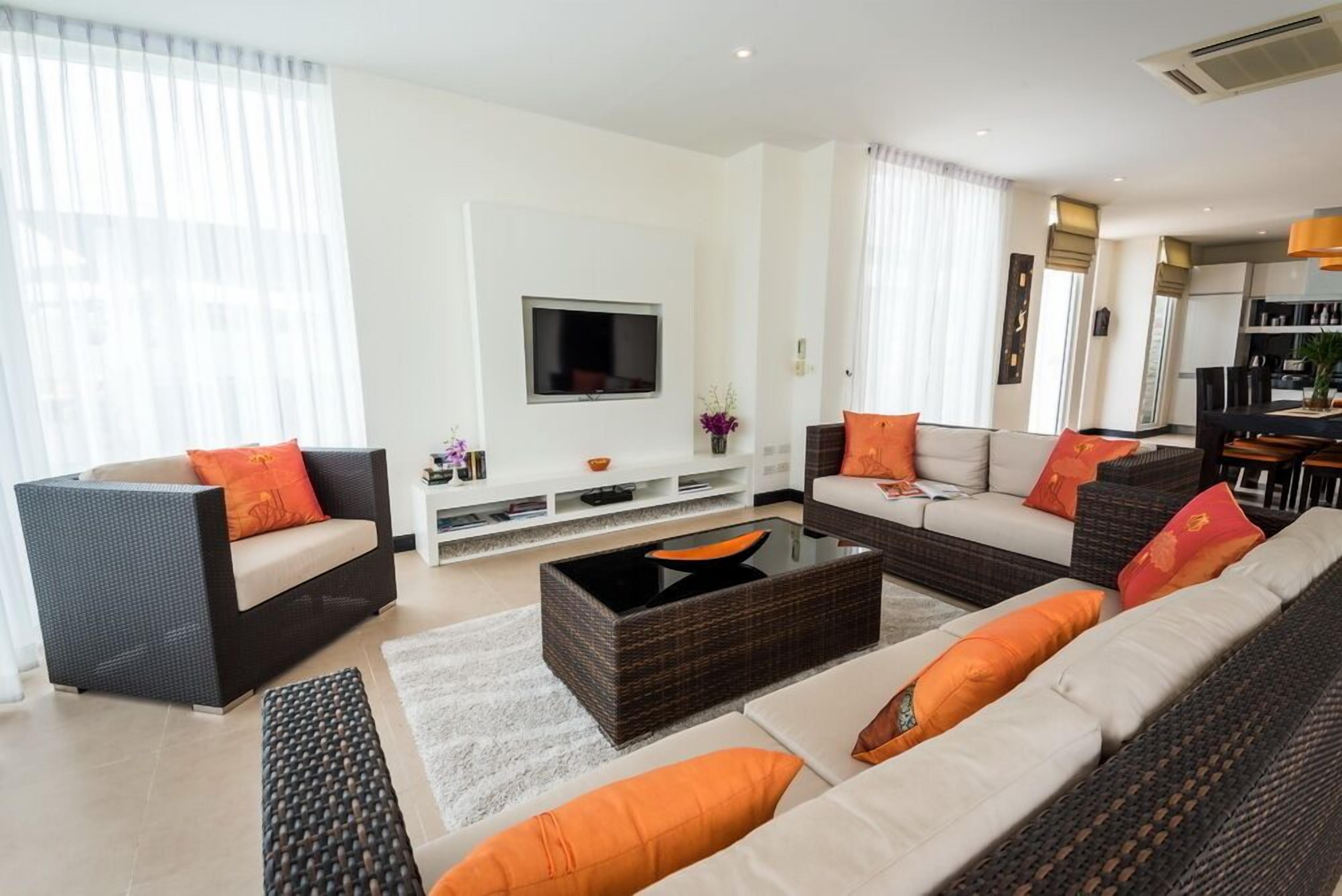 5-Bedroom Villa with Private Pool | Area soggiorno | TV a schermo piatto