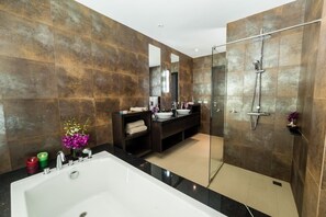 5-Bedroom Villa with Private Pool | Bathroom - Resort Pool Villa With 5 Bedrooms TS1 (Hua Hin)