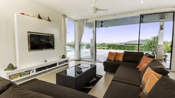 5-Bedroom Villa with Private Pool | Coin séjour
