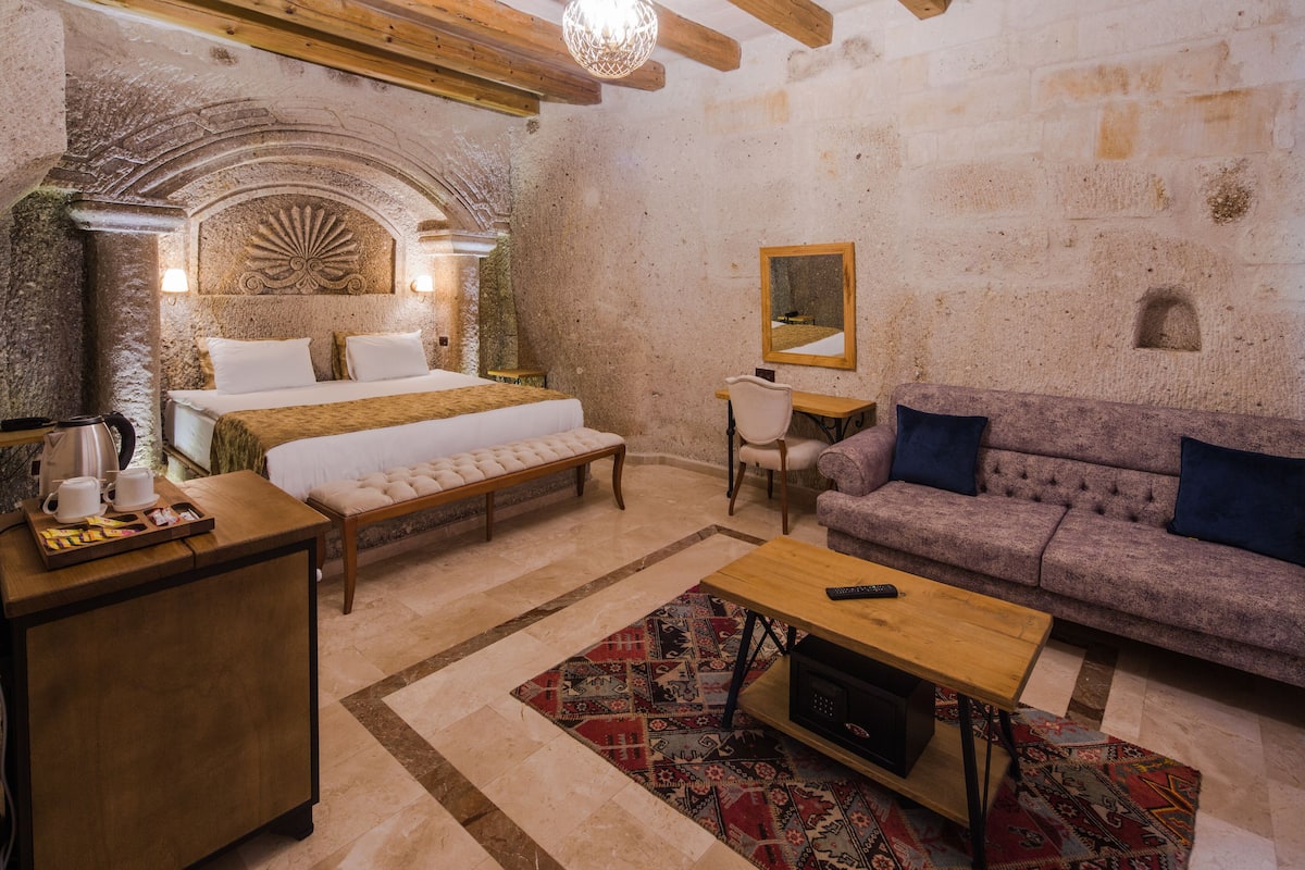 Deluxe Double Room, Courtyard View | Premium bedding, down duvets, in-room safe, individually decorated