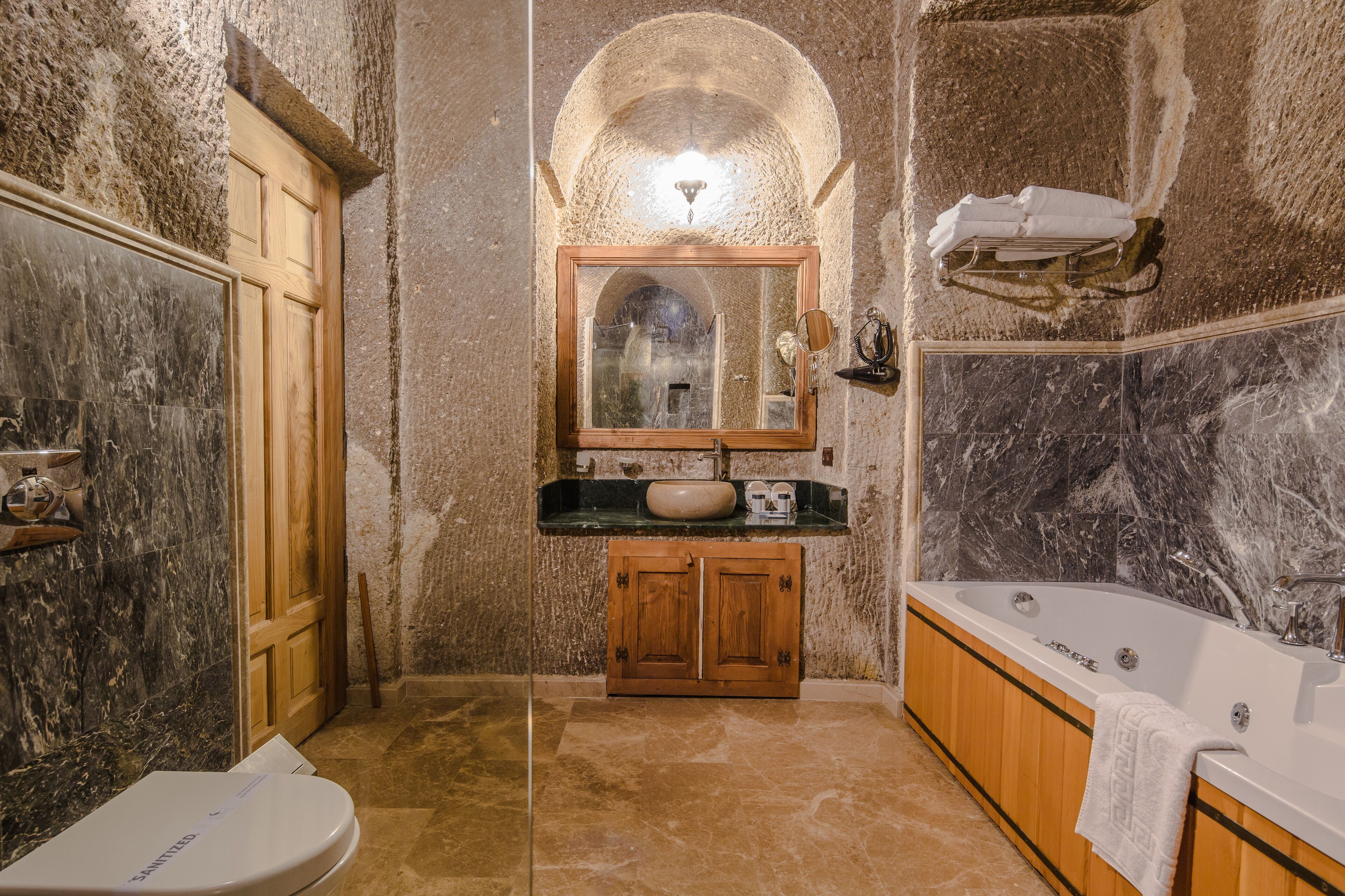 deluxe suite, city view | bathroom | separate bathtub and shower, deep-soaking bathtub, hair dryer, bathrobes