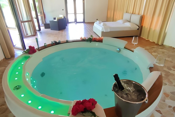 Suite, hot tub | Privéspabad
