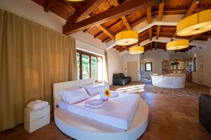 Bureau, Wi-Fi gratuit, draps fournis