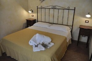 Double Room | 1 bedroom, minibar, desk, blackout drapes