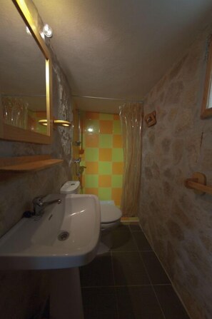 Bungalow, 2 Bedrooms (2) | Bathroom