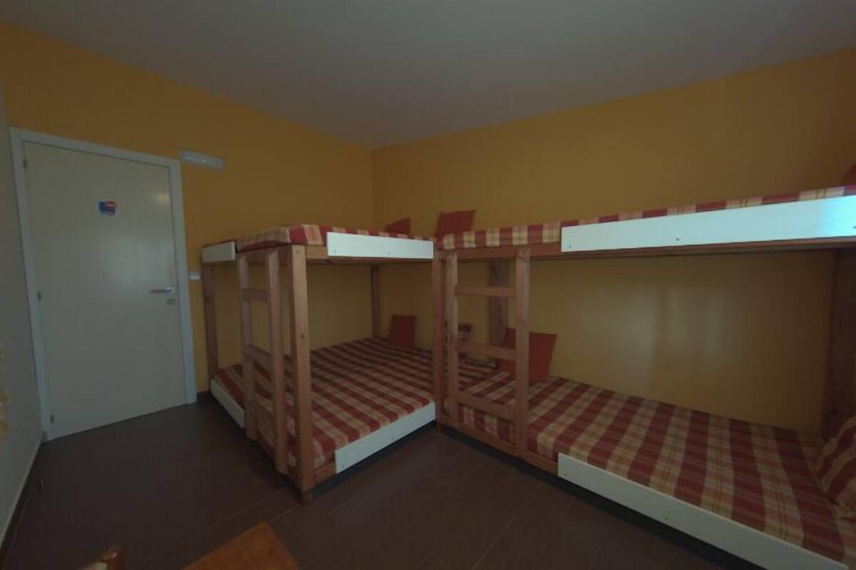 Shared Dormitory, Mixed Dorm, Shared Bathroom (1 bed in a 6-Bed Dormitory Room)