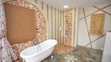 Quarto casal romântico, 1 cama de casal, vista para o oceano | Banheira de imersão