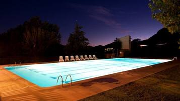 Piscina coberta i piscina a l'aire lliure de temporada