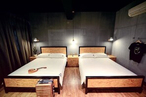 Kamar Quadruple Comfort | Meja kerja, kedap suara, dan Wi-Fi gratis