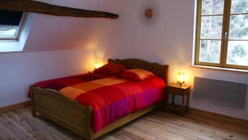 Vierpersoonskamer, privébadkamer (Soleil) | Individueel gedecoreerd, individueel gemeubileerd