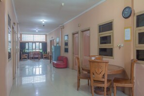 Interior - OYO 789 Pelangi Guest House (Curug)