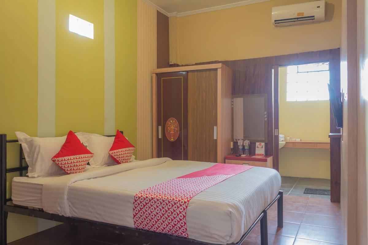 Deluxe Double Room | Desk, free WiFi, bed sheets