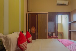 Quarto casal luxo | Escrivaninha, Wi-Fi de cortesia, roupa de cama