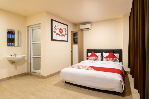 Deluxe Suite - OYO 786 Sutomo Guest House (Medan)