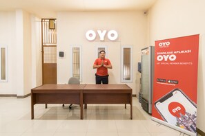 Reception - OYO 786 Sutomo Guest House (Medan)